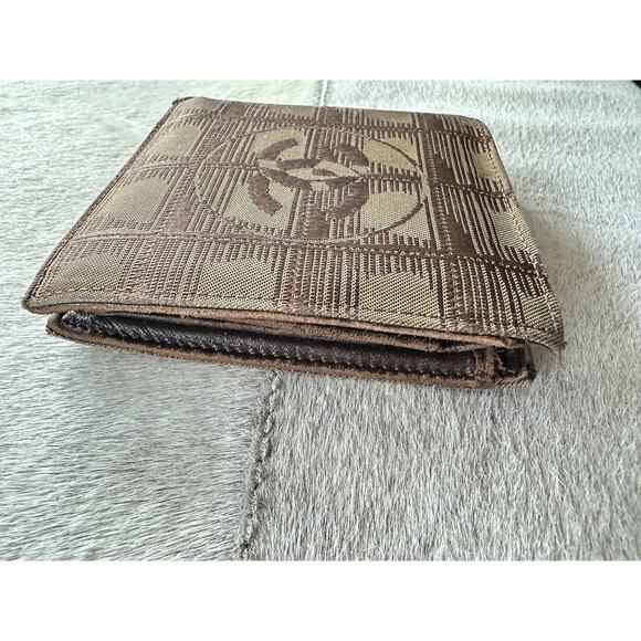 Chanel Vintage Bifold Wallet - Picture 4 of 11